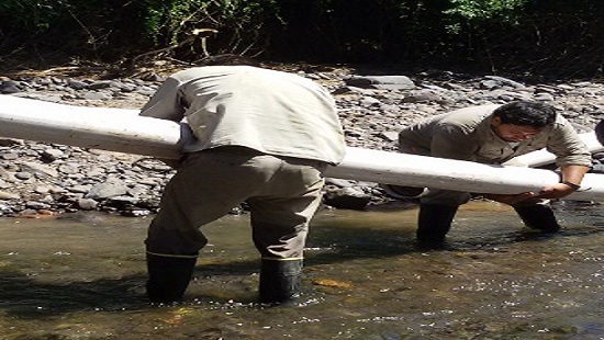 Tareas de conexiones domiciliarias y restauracion de tomas superciciales de agua