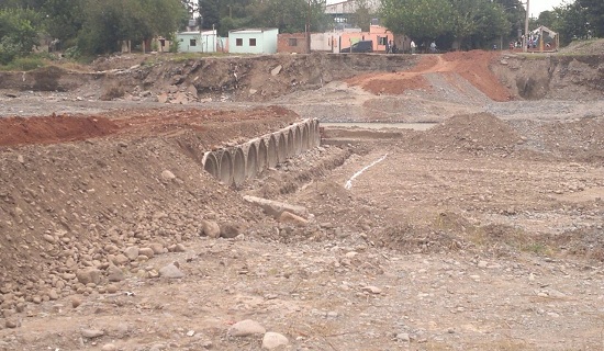 Vialidad Provincial trabaja en el paso bajo nivel en el Río Lules