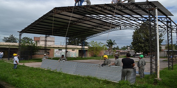 Un nuevo patio cubierto para la Escuela de Comercio en Banda del Rio Sali