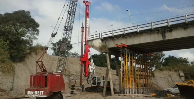 Continua la reparación del puente sobre el río Lules