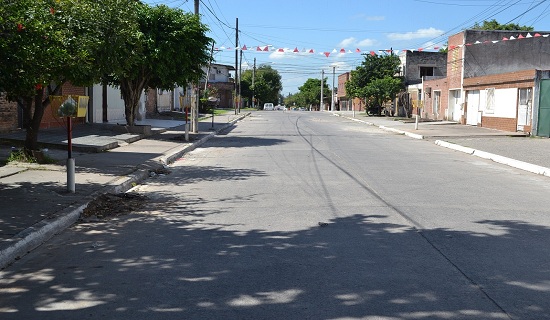 Colocación de cestos de residuos en barrios de la capital