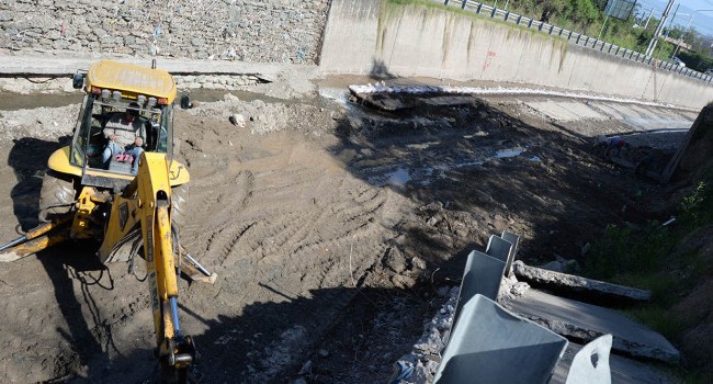 Avanzan con las obras de reparación y limpieza del Canal Sur