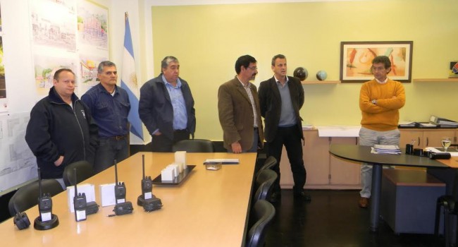 Entrega de Radiocomunicadores a representantes de cuatro comunas de la provincia