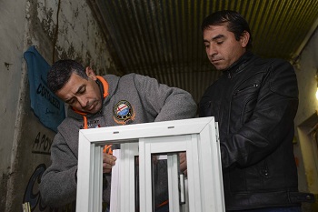 Manzur visitó una emprendimiento que enseña oficios a jóvenes de la calle