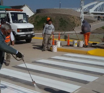 Vialidad realiza trabajos de señalizacion en los túneles de calle Mendoza y Cordoba