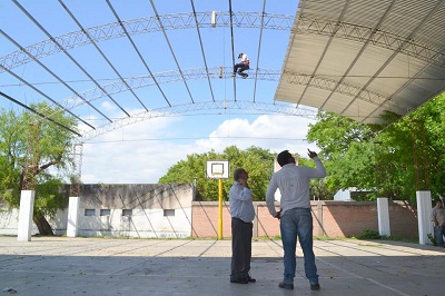 Construcciones Escolares | Techado en el playo deportivo de la Escuela Scalabrini Ortiz