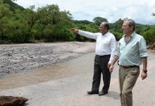 Manzur recorrió la zona afectada por la crecida del río Loro