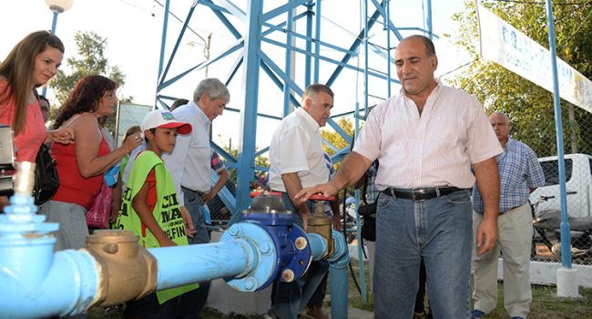Agua | Juan Manzur inauguró obras en Delfín Gallo
